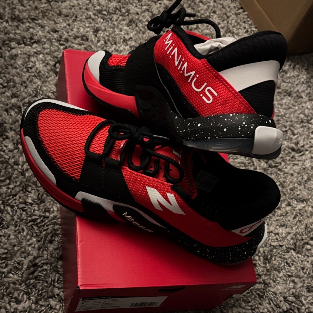 New Balance Minimus TR v2 Red and White Trainers, NIB, never worn - Picture 4 of 5